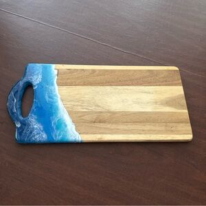NWOT Ocean Wave Resin, Wood Cutting Board w handle/Cheese Serv. Board; 17” X 8”